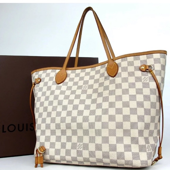 Louis Vuitton Handbags - Louis Vuitton Neverfull purse handbag.